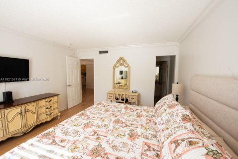 Condo in Sunny Isles Beach, Florida, 1 bedroom  № 2082750 - photo 30