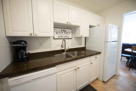 Condo in Sunny Isles Beach, Florida, 1 bedroom  № 2082750 - photo 21