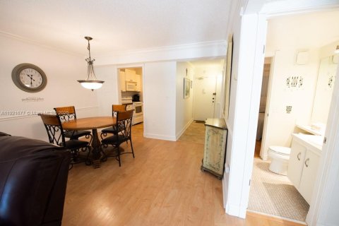 Condo in Sunny Isles Beach, Florida, 1 bedroom  № 2082750 - photo 12