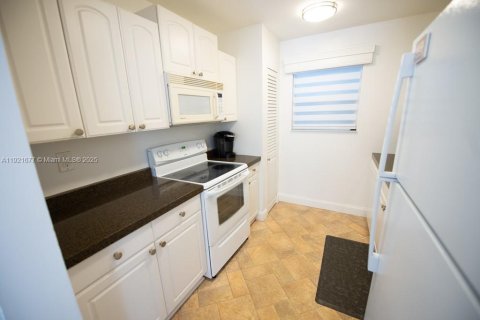 Condo in Sunny Isles Beach, Florida, 1 bedroom  № 2082750 - photo 22