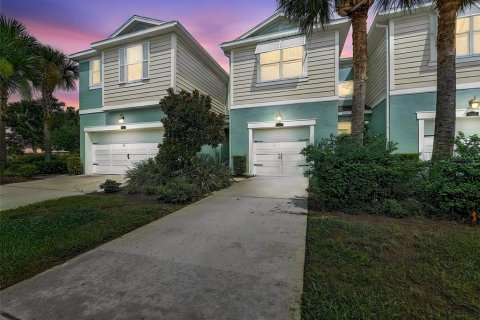Townhouse in Oldsmar, Florida 2 bedrooms, 175.4 sq.m. № 2367215