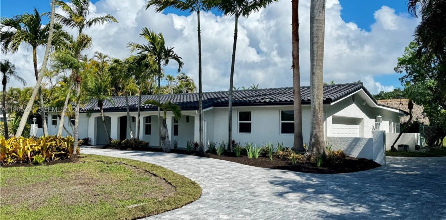 Дом в Пальметто-Бей, Флорида 4 спальни, 276.94м2 № 2040198