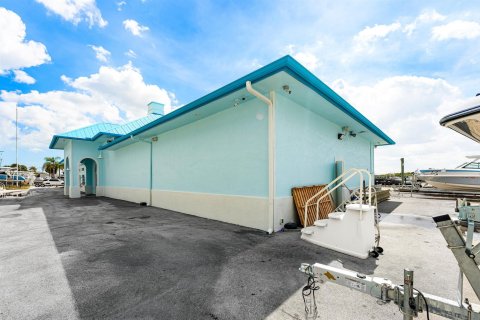Immobilier commercial à vendre à Stuart, Floride № 2244941 - photo 4