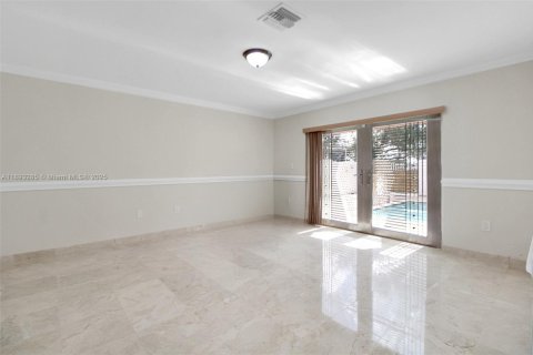 Villa ou maison à vendre à Hialeah, Floride: 5 chambres, 267.65 m2 № 1949060 - photo 18