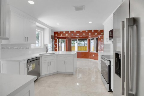 Villa ou maison à vendre à Hialeah, Floride: 5 chambres, 267.65 m2 № 1949060 - photo 11