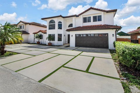 Villa ou maison à vendre à Hialeah, Floride: 5 chambres, 267.65 m2 № 1949060 - photo 1