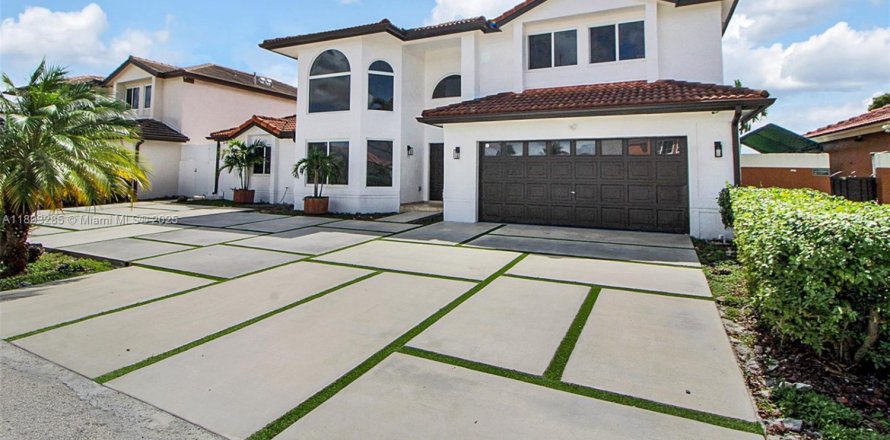Villa ou maison à Hialeah, Floride 5 chambres, 267.65 m2 № 1949060