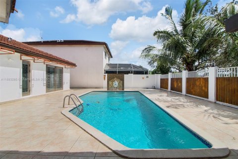 Villa ou maison à vendre à Hialeah, Floride: 5 chambres, 267.65 m2 № 1949060 - photo 8