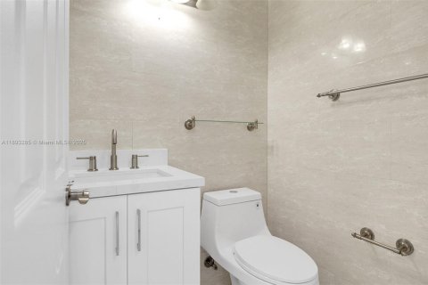 Villa ou maison à vendre à Hialeah, Floride: 5 chambres, 267.65 m2 № 1949060 - photo 27