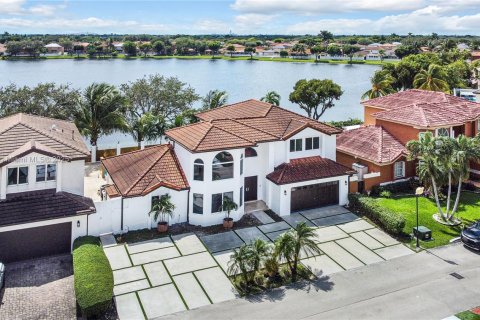 Villa ou maison à vendre à Hialeah, Floride: 5 chambres, 267.65 m2 № 1949060 - photo 6