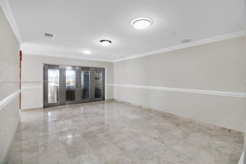 Villa ou maison à vendre à Hialeah, Floride: 5 chambres, 267.65 m2 № 1949060 - photo 16