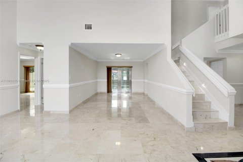 Villa ou maison à vendre à Hialeah, Floride: 5 chambres, 267.65 m2 № 1949060 - photo 13