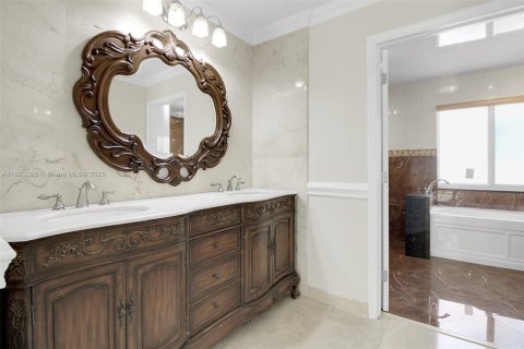 Villa ou maison à vendre à Hialeah, Floride: 5 chambres, 267.65 m2 № 1949060 - photo 20
