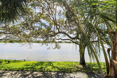 Villa ou maison à vendre à Hialeah, Floride: 5 chambres, 267.65 m2 № 1949060 - photo 5