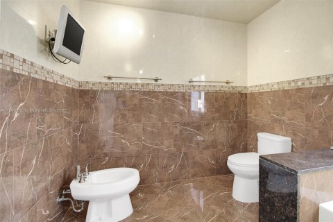Villa ou maison à vendre à Hialeah, Floride: 5 chambres, 267.65 m2 № 1949060 - photo 22