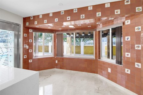 Villa ou maison à vendre à Hialeah, Floride: 5 chambres, 267.65 m2 № 1949060 - photo 12
