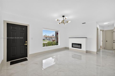 House in Miami, Florida 6 bedrooms, 389.17 sq.m. № 1921177 - photo 5