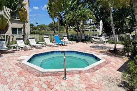 Купить кондоминиум в Майами, Флорида 1 спальня, 75.16м2, № 1936924 - фото 2