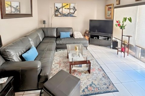 Купить кондоминиум в Майами, Флорида 1 спальня, 75.16м2, № 1936924 - фото 7