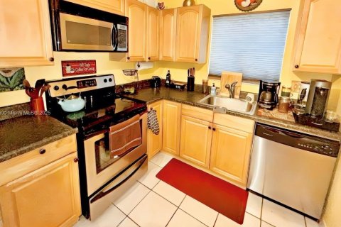 Купить кондоминиум в Майами, Флорида 1 спальня, 75.16м2, № 1936924 - фото 5