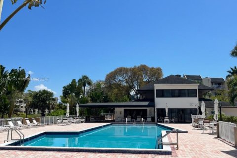 Купить кондоминиум в Майами, Флорида 1 спальня, 75.16м2, № 1936924 - фото 1