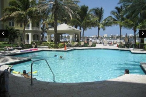 Condominio en alquiler en Lantana, Florida, 2 dormitorios, 117.52 m2 № 2240570 - foto 16