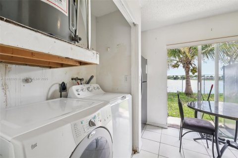 Villa ou maison à vendre à Miami Gardens, Floride: 3 chambres, 110.09 m2 № 1830488 - photo 9