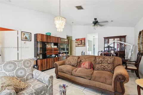 Villa ou maison à vendre à Miami Gardens, Floride: 3 chambres, 110.09 m2 № 1830488 - photo 6
