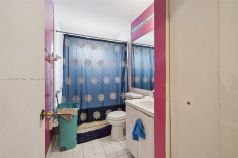 Villa ou maison à vendre à Miami Gardens, Floride: 3 chambres, 110.09 m2 № 1830488 - photo 17