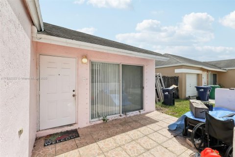 Villa ou maison à vendre à Miami Gardens, Floride: 3 chambres, 110.09 m2 № 1830488 - photo 1