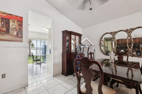 Villa ou maison à vendre à Miami Gardens, Floride: 3 chambres, 110.09 m2 № 1830488 - photo 7
