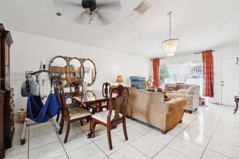 Villa ou maison à vendre à Miami Gardens, Floride: 3 chambres, 110.09 m2 № 1830488 - photo 4