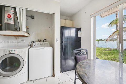 Villa ou maison à vendre à Miami Gardens, Floride: 3 chambres, 110.09 m2 № 1830488 - photo 10