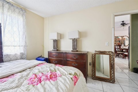 Villa ou maison à vendre à Miami Gardens, Floride: 3 chambres, 110.09 m2 № 1830488 - photo 12