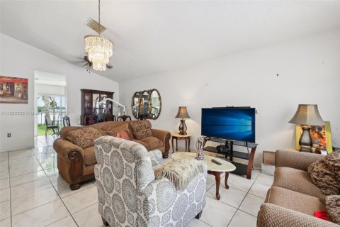 Villa ou maison à vendre à Miami Gardens, Floride: 3 chambres, 110.09 m2 № 1830488 - photo 5