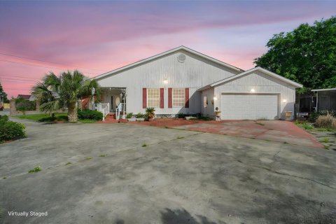 Commercial property in Apopka, Florida 1309.46 sq.m. № 2135345 - photo 6