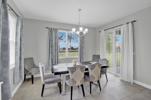 House in Port St. Lucie, Florida 4 bedrooms, 211.07 sq.m. № 2187482 - photo 7
