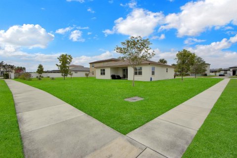 House in Port St. Lucie, Florida 4 bedrooms, 211.07 sq.m. № 2187482 - photo 26