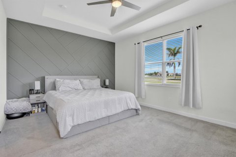 House in Port St. Lucie, Florida 4 bedrooms, 211.07 sq.m. № 2187482 - photo 17