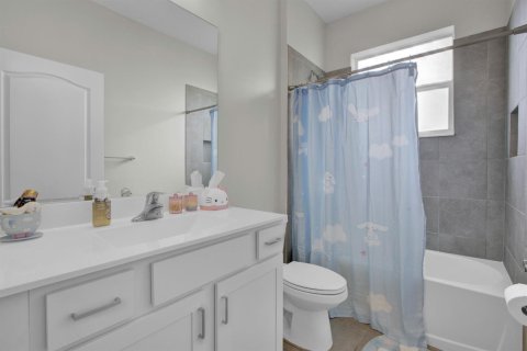House in Port St. Lucie, Florida 4 bedrooms, 211.07 sq.m. № 2187482 - photo 14