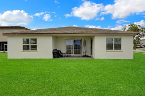 House in Port St. Lucie, Florida 4 bedrooms, 211.07 sq.m. № 2187482 - photo 24