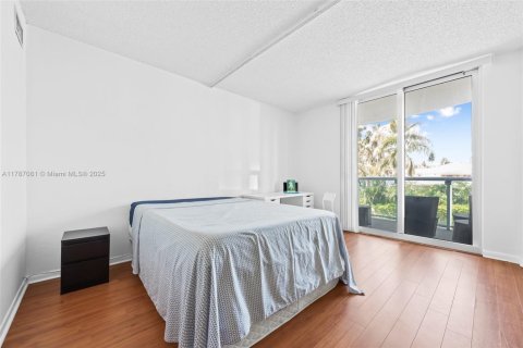 Condo in Sunny Isles Beach, Florida, 2 bedrooms  № 1701990 - photo 7