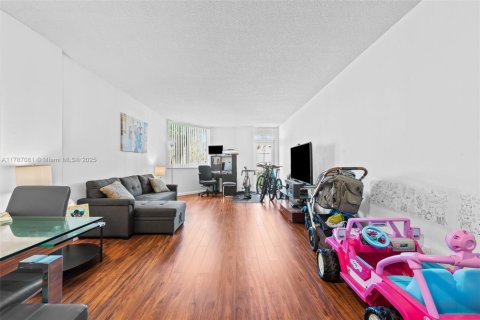 Condo in Sunny Isles Beach, Florida, 2 bedrooms  № 1701990 - photo 2