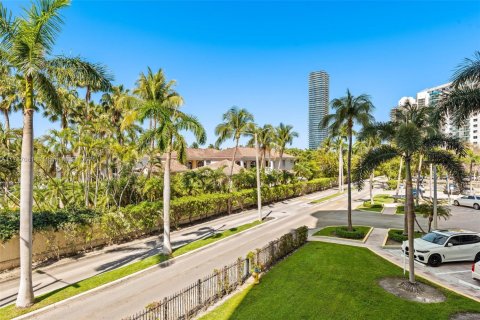 Condo in Sunny Isles Beach, Florida, 2 bedrooms  № 1701990 - photo 10