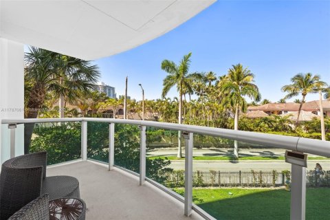 Condo in Sunny Isles Beach, Florida, 2 bedrooms  № 1701990 - photo 9