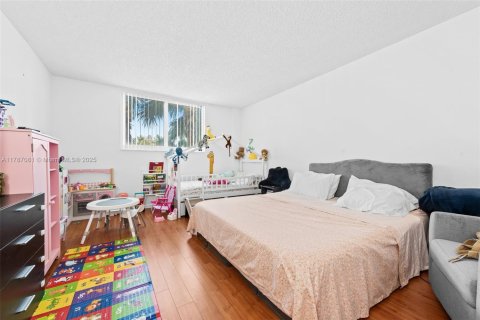 Condo in Sunny Isles Beach, Florida, 2 bedrooms  № 1701990 - photo 4