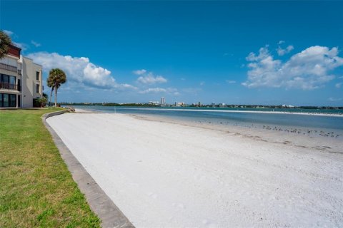 Condo in Clearwater, Florida, 2 bedrooms  № 1677170 - photo 14
