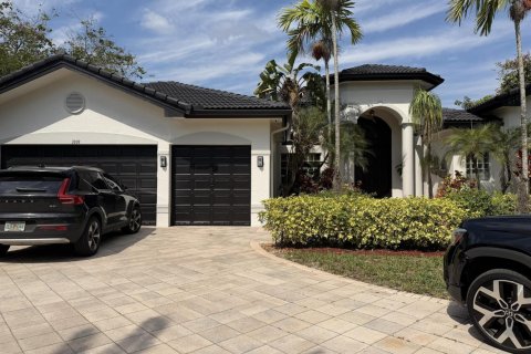 House in Davie, Florida 5 bedrooms, 395.39 sq.m. № 2185456
