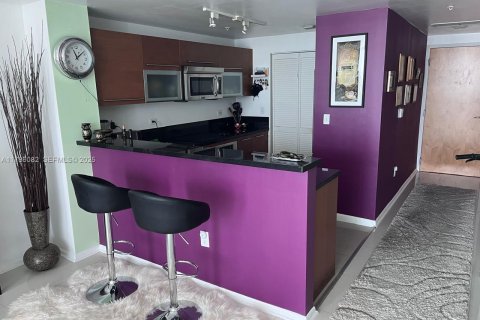 Condo in Miami, Florida, 1 bedroom № 2186023 - photo 15