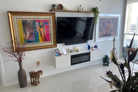 Condo in Miami, Florida, 1 bedroom № 2186023 - photo 16
